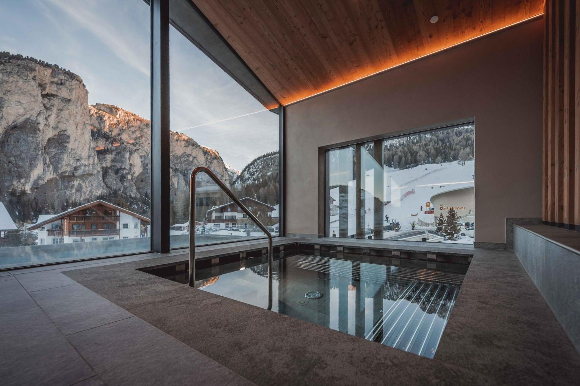 Hotel Continental Dolomites Selva di Val Gardena Exterior photo