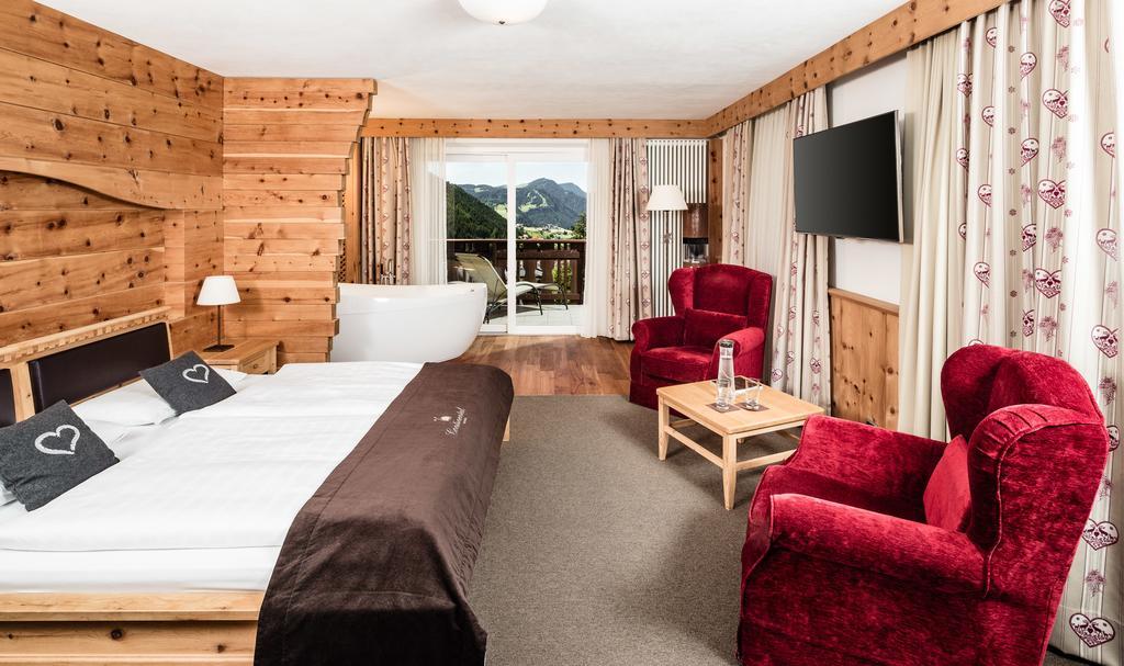 Hotel Continental Dolomites Selva di Val Gardena Exterior photo